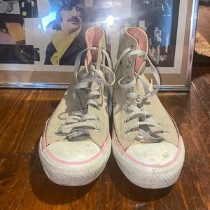grey and pink chuck taylor’s high top converse women’s 8 men’s 6